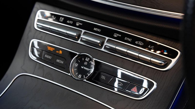 MERCEDES-BENZ E CLASS